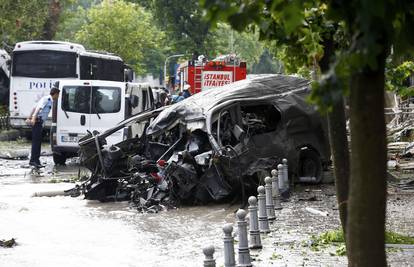 Nova eksplozija u Istanbulu:  11 mrtvih u napadu na bus policije