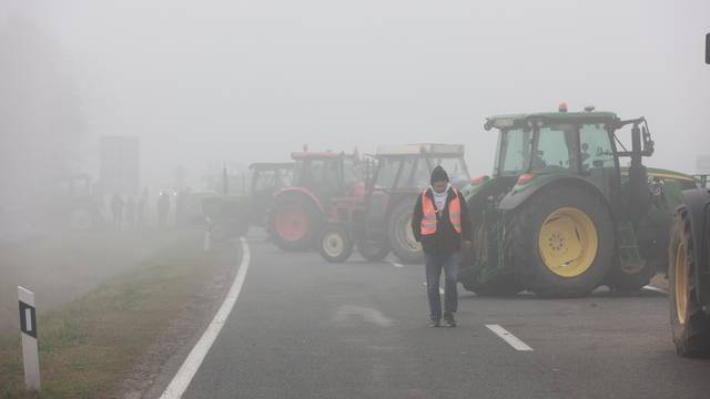 Županja: Blokada graničnog prijelaza Županja - Orašje se nastavlja