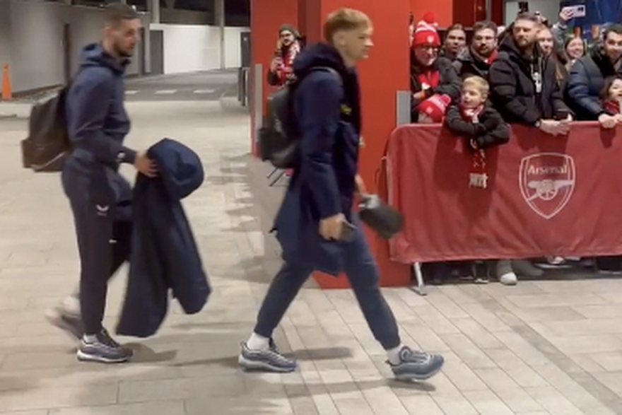 Dolazak Dinamovih igrača na Arsenalov stadion