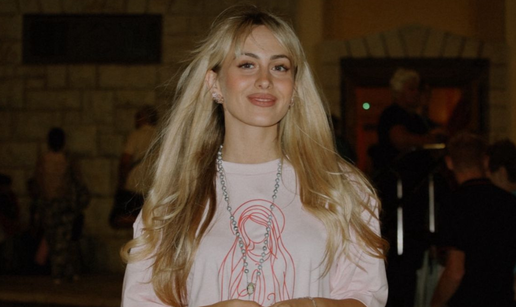 Albina Gr&ccaron;i&cacute; pozirala s krunicom, fotke lajkali i poznati Hrvati...