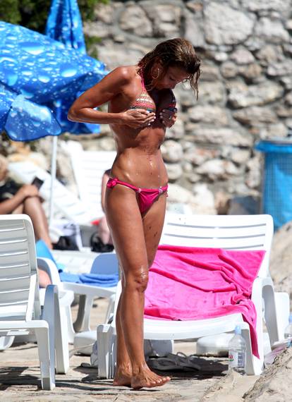 FOTO 'Vrući' kadrovi s Hvara: 'Pipi djevojka' s prijateljicama mamila poglede na plaži 2010.