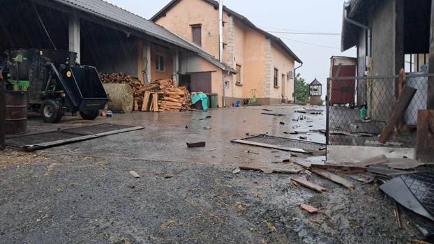 FOTO Ovo su posljedice oluje na sjeveru Hrvatske: Poplavljene ulice,  sve službe izašle na teren