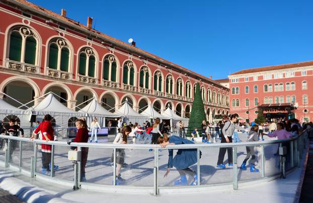 Split- Splićani uzivali u sunčanoj nedjelji.