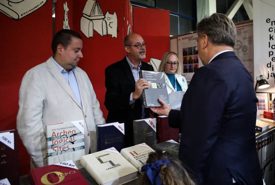 Zagreb: Andrej Plenković s djecom posjetio sajam knjiga Interliber