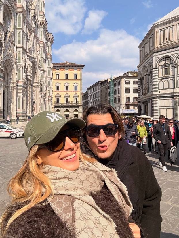 FOTO Talijanska voditeljica je konkurencija Diletti Leotti pred kamerama! Bila je i misica...