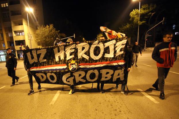 Split: Torcida i brojni graÄani u mimohodu sjeÄanja za Vukovar