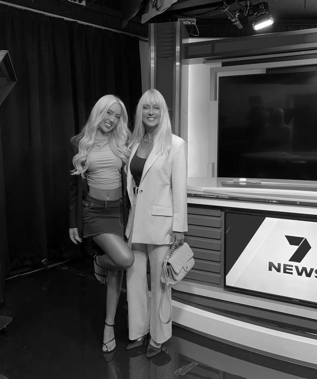 FOTO Zaludile internet! Majka i kći izgledaju identično, svi su uvjereni da su blizanke...