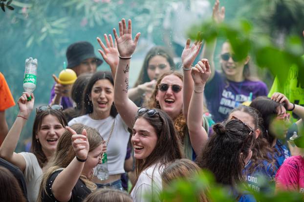 Dubrovnik: Dubrovački srednjoškolci kao i njihovi vršnjaci diljem Lijepe naše slave kraj škole