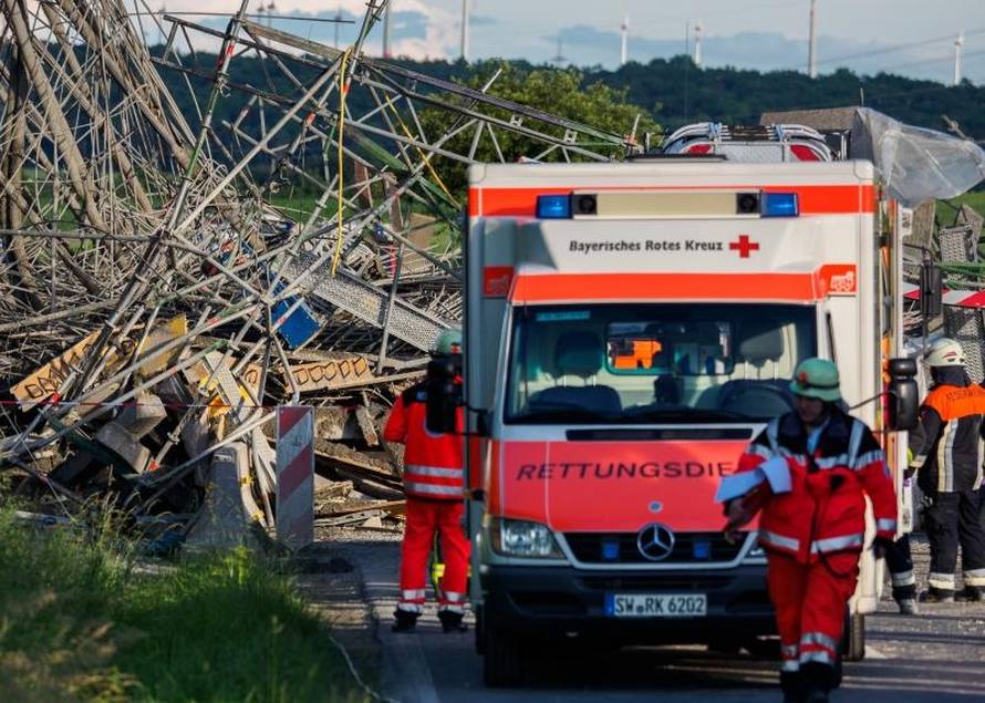 Collapse of newly-built replacement bridge in Schraudenbach