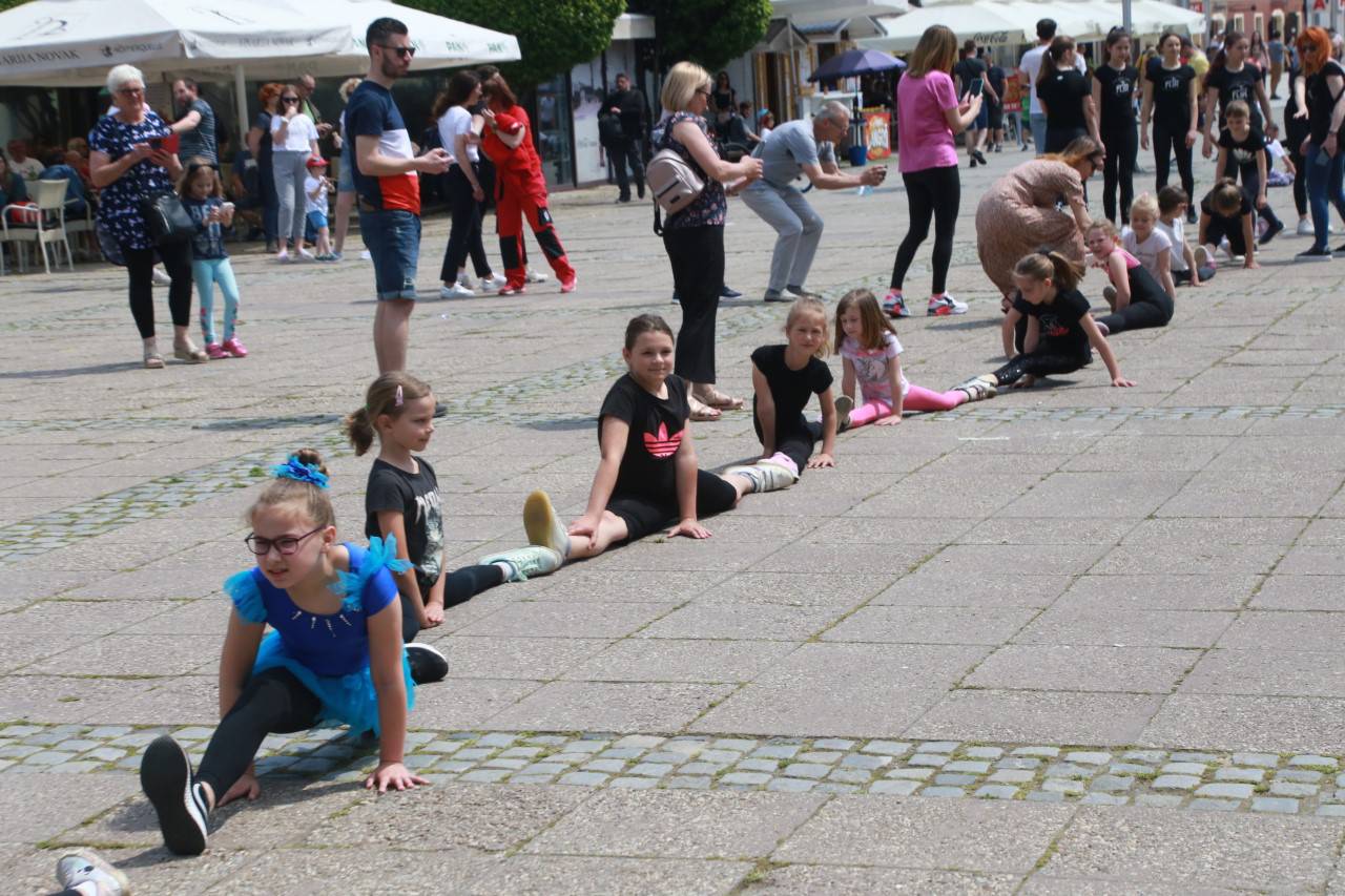 Najduža špaga u Hrvatskoj povodom organizacije Svjetskog gimnastičarskog kupa u Osijeku