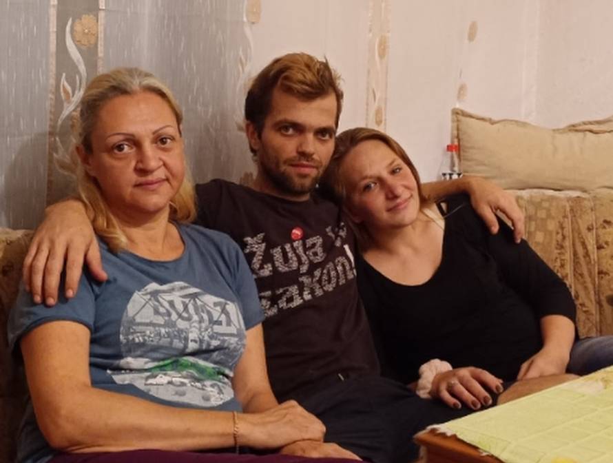 VIDEO Bosanac živi s dvije žene. Supruzi doveo Ukrajinku doma: Paze se kao sestre, dijele krevet