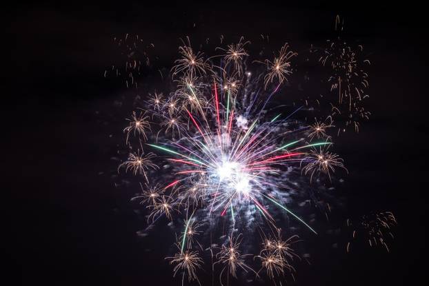 Vatromet u novogodišnjoj noći iznad Zagreba