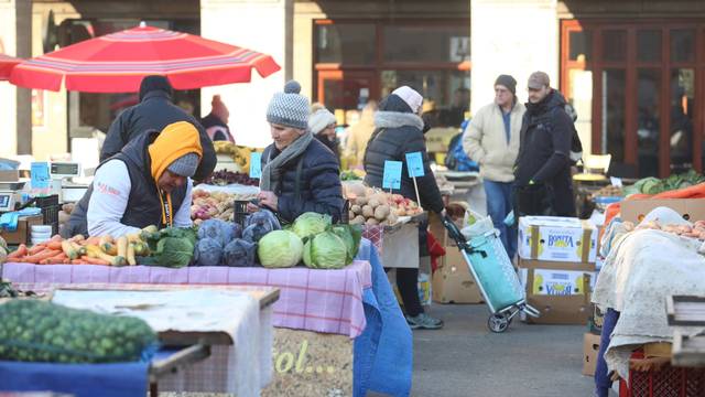 Zagreb: Hladno jutro na tržnici Dolac