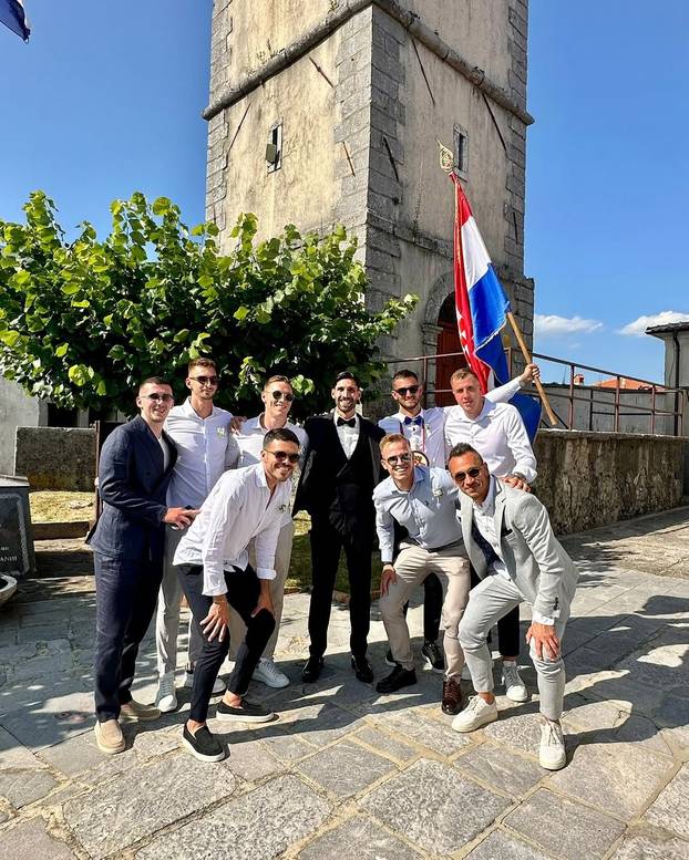 FOTO Oženio se Istrin ljepotan! Na svadbu miljenika navijača došli i suigrači, evo kako je bilo