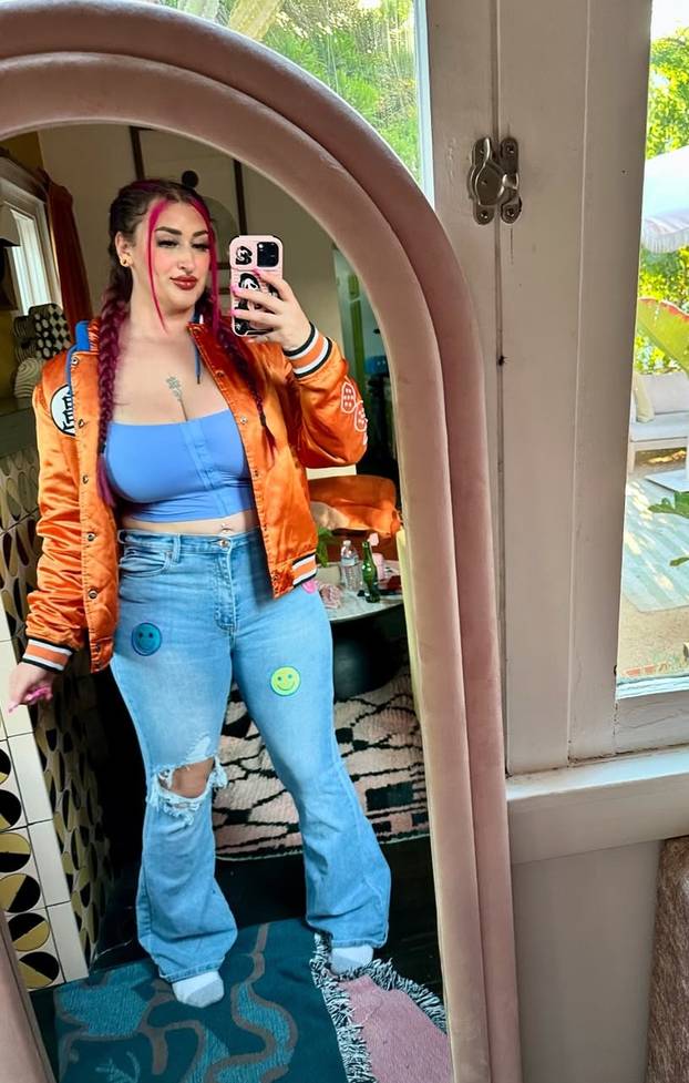 FOTO Seksi Mira oblači se u lika iz Shreka. Mjesečno zaradi više od 36.000 €. Evo o čemu se radi