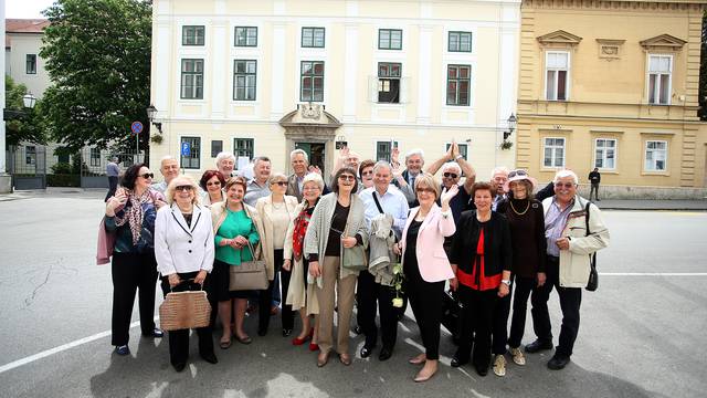 Proslavili svoju 50. godišnjicu mature u školskoj knjižnici