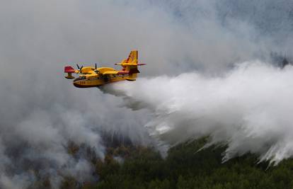 Zračne snage MORH-a pomažu u gašenju požara na Pelješcu