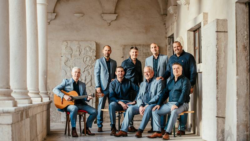 Tomislav Bralić i klapa Intrade predstavljaju novi spot u kojem se krije još jedno poznato lice