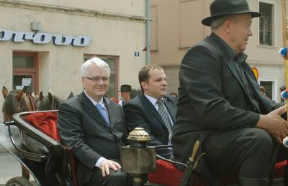 Josipović se dovezao do muzeja Titovom kočijom