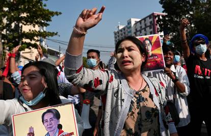 Mjanmar: Vojska zapucala na mirne prosvjednike na ulicama