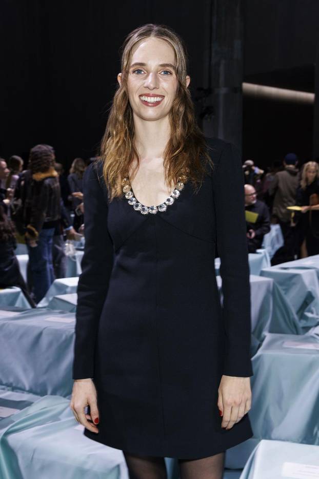 Maya Hawke attends PRADA Spring/Summer 2025 Runway during Milan Fashion Week on September 2024 - Milan, Italy 19/09/2024