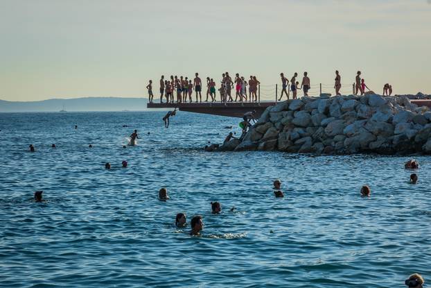 Split: Ljetni ugođaj na novouređenoj plaži Žnjan