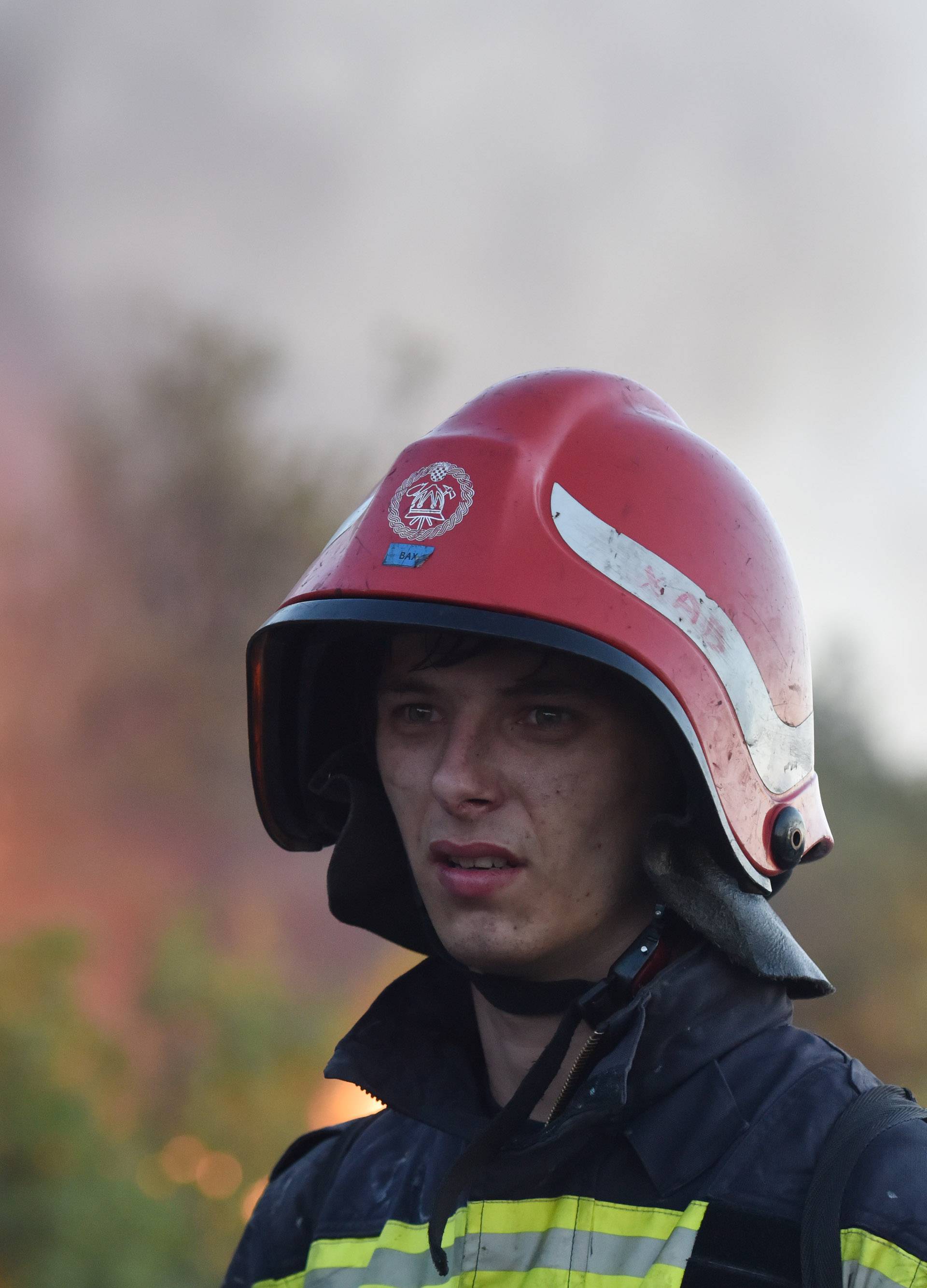 Gori i na Trtaru: Požar je na prilično nepristupačnom terenu