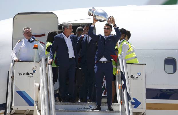 Santos and Ronaldo with Cup on return to Lisbon