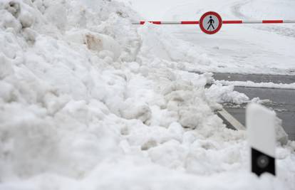 Riječane u Hercegovini zameo snijeg, spasili ih nakon 20 sati