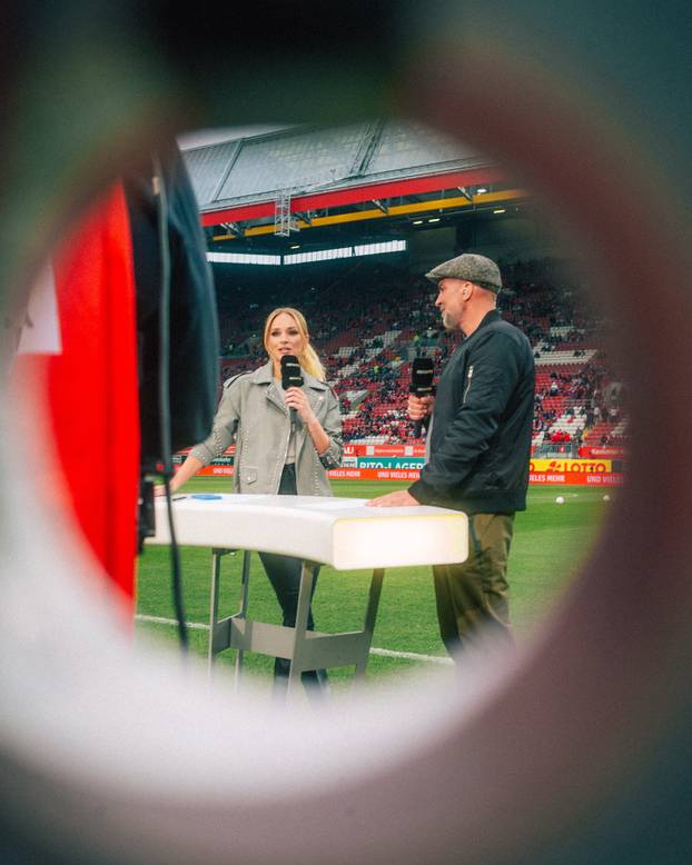 FOTO Napravila gaf uživo koji je obišao Europu. Atraktivna TV voditeljica ljubi Kovačeva šefa