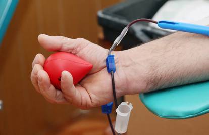 Županija splitskom KBC-u donirala transfuzijsko vozilo vrijedno skoro 490 tisuća kuna