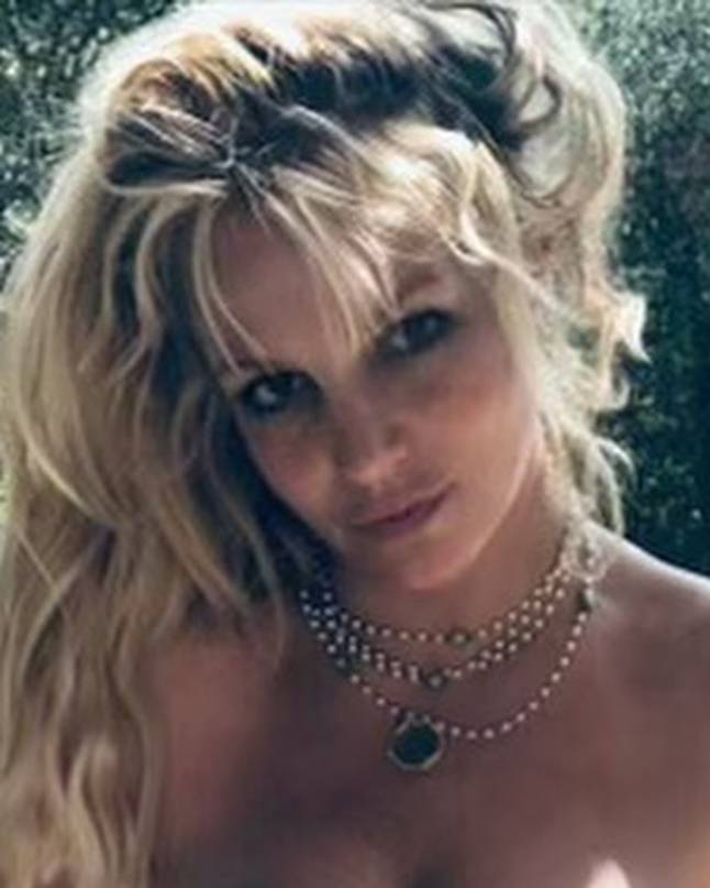 Skinula se, zaplesala i zaručila pa nestala s društvenih mreža: 'Britney je dobro, ona sad slavi'