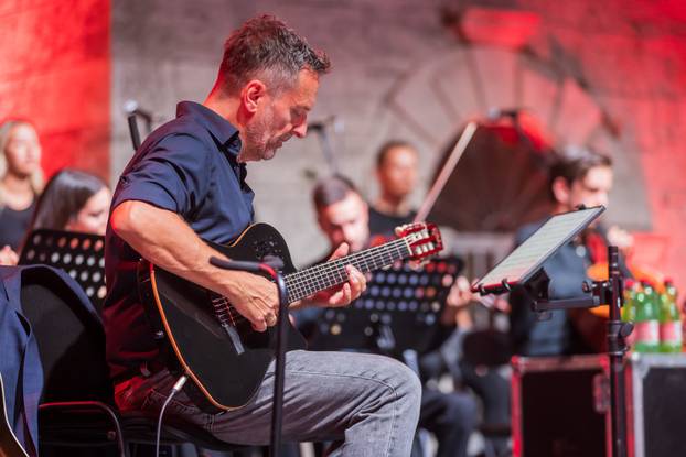 Vela Luka:  Koncert Nine Bardić i Acustic benda povodom manifestacije Trag u Beskraju