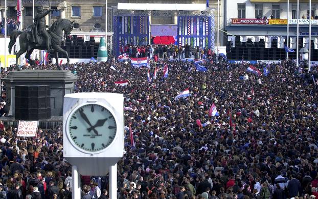 Zagreb: 25.02.2002., sve?ani do?ek Janice na trgu nakon OI u Salt Lake Cityu