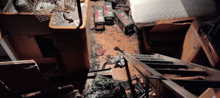 FOTO Ovako izgleda jedrilica na kojoj je kod Visa izbio požar