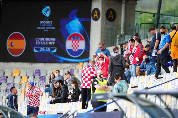 Zagrijavanje nogometaša uoči početka utakmice Španjolska - Hrvatska