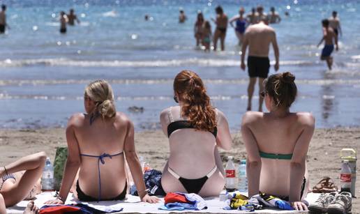FOTO Bačvice prepune kupača!