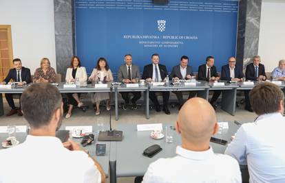 Sindikati odbili ponudu Vlade, traže povećanje plaća od 11%