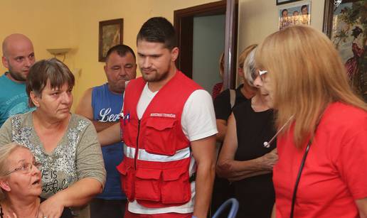 'Teta, htio bih živjeti s ovom bakom i didom. Je l' mogu?'