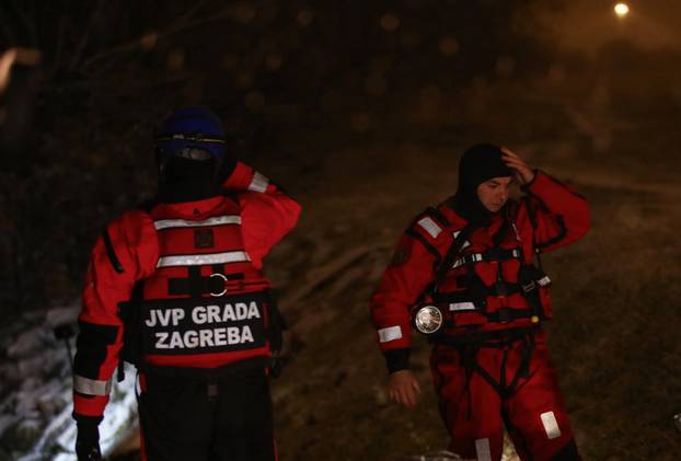 Zagreb: Zbog loših vremenskih uvjeta obustavljena potraga u rijeci Savi