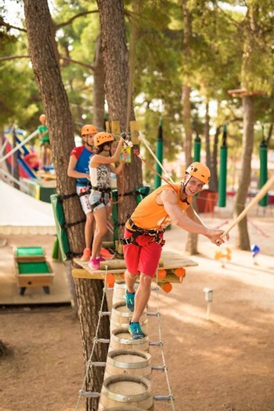 Adrenalin uz more: Doživite slobodan pad i najsigurniji zip-line u Umagu i Pomeru