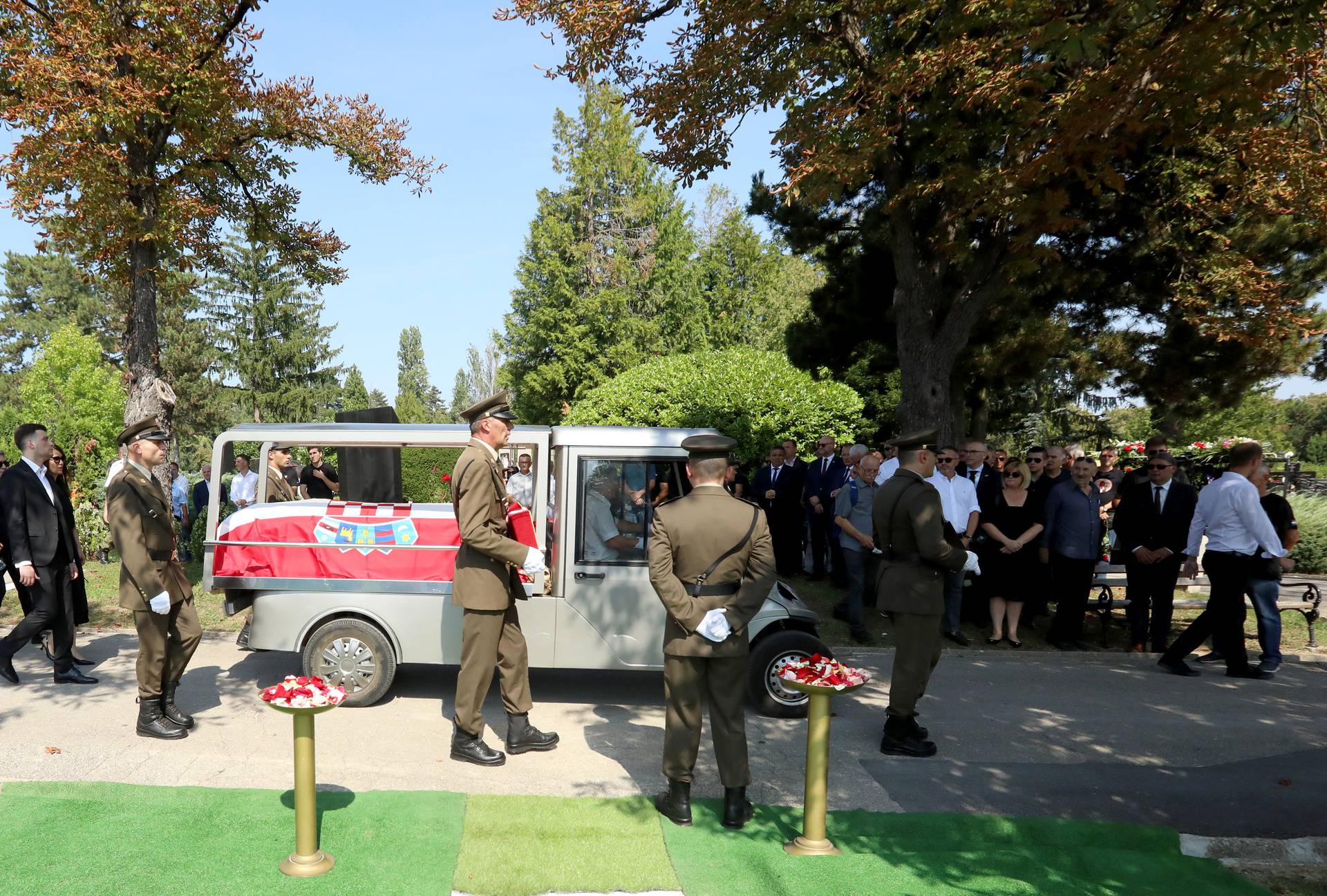 Zagreb: Pogreb Predraga Freda Matića na Mirogoju