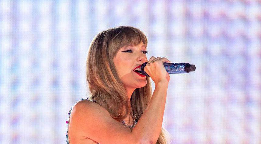 Taylor Swift performs Eras in Las Vegas
