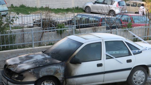 Burna noć u Splitu: Opet gorio automobil, požar podmetnut?