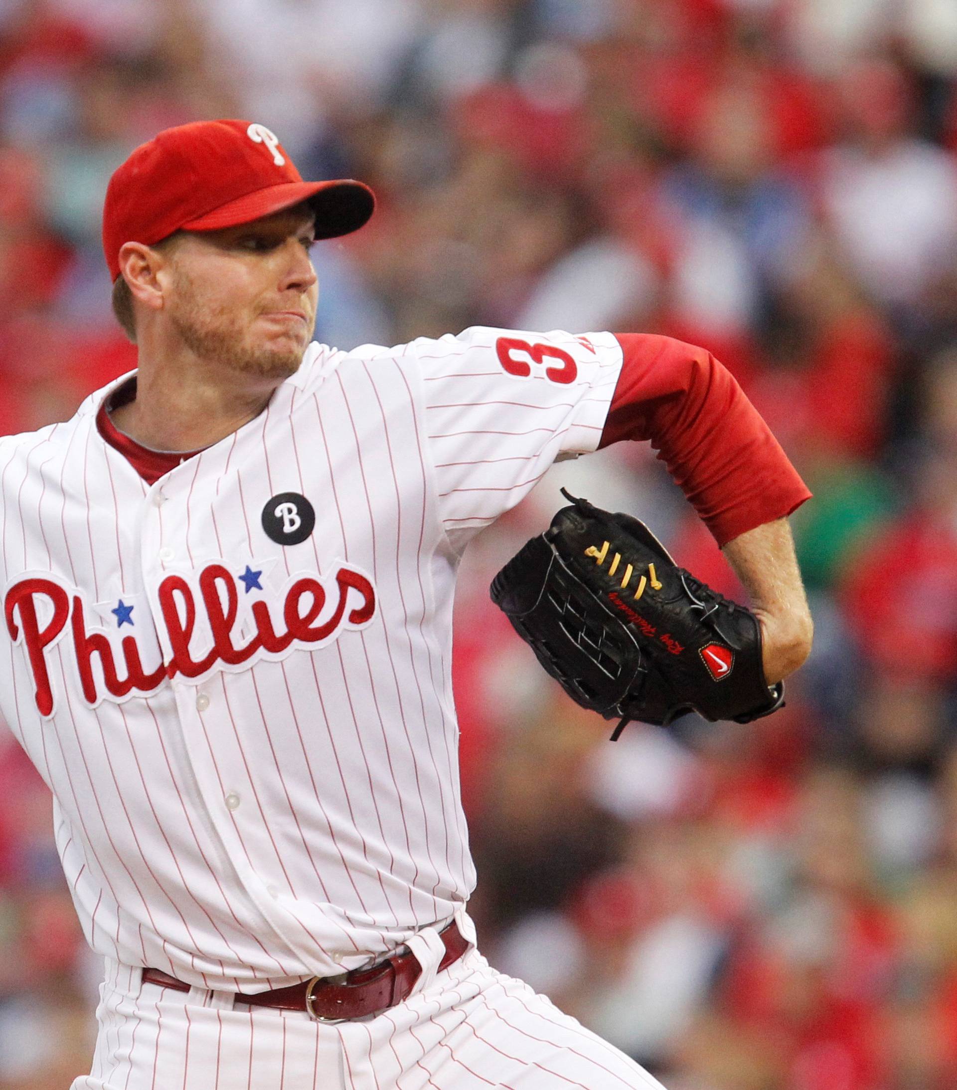 FILE PHOTO:  Philadelphia Phillies starting pitcher Roy Halladay throws against the St. Louis Cardinals in the first inning of Game 1 of their MLB National League Divisional Series baseball playoffs in Philadelphia