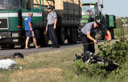 Osijek: Motociklist  (24) se zabio u kamion i poginuo 