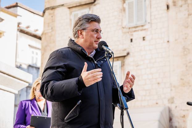 Split: Predsjednik Vlade Andrej Plenković sudjelovao je na svečanom otvorenju znanstvene knjižare M. Marul