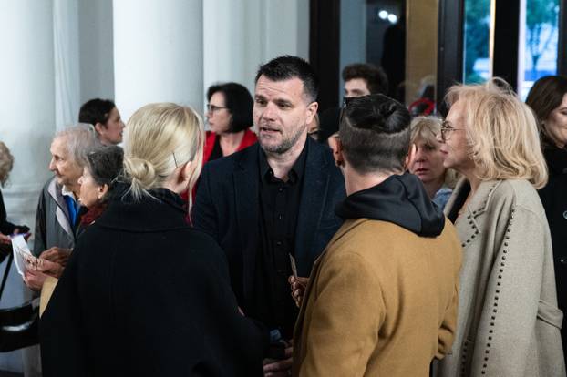 Zagreb: Dolazak poznatih na premijeru baleta Trnoružica