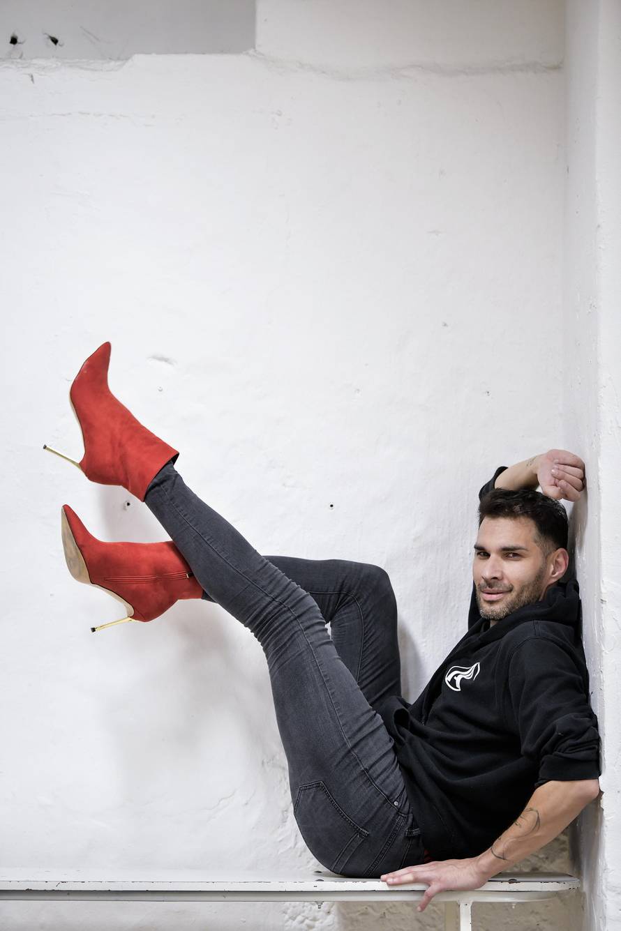 Preživio je kliničku smrt i imao 16 prijeloma, ali samo godinu kasnije naš plesač se vratio