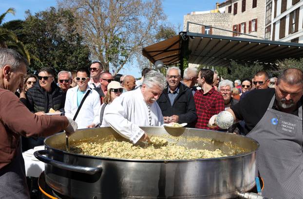 Šibenik: Podjela hrane na uskršnji ponedjeljak
